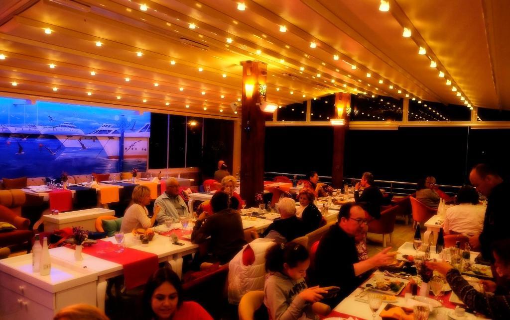 Alp Otel Restaurant Küçükkuyu Kültér fotó