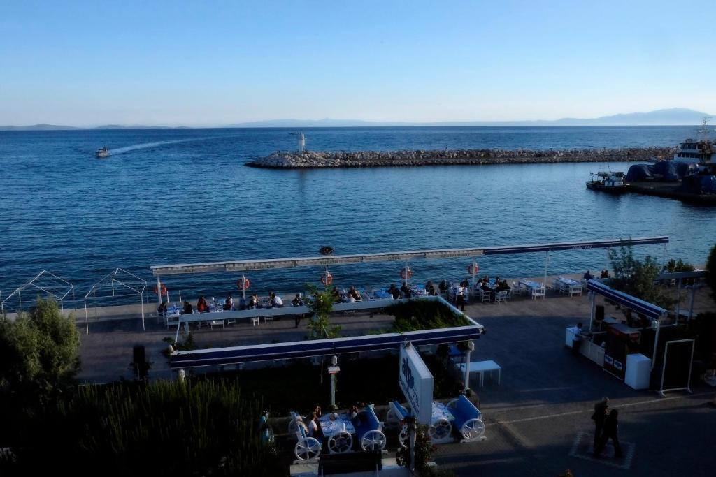 Alp Otel Restaurant Küçükkuyu Kültér fotó