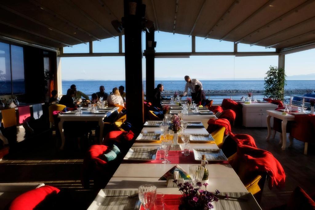 Alp Otel Restaurant Küçükkuyu Kültér fotó